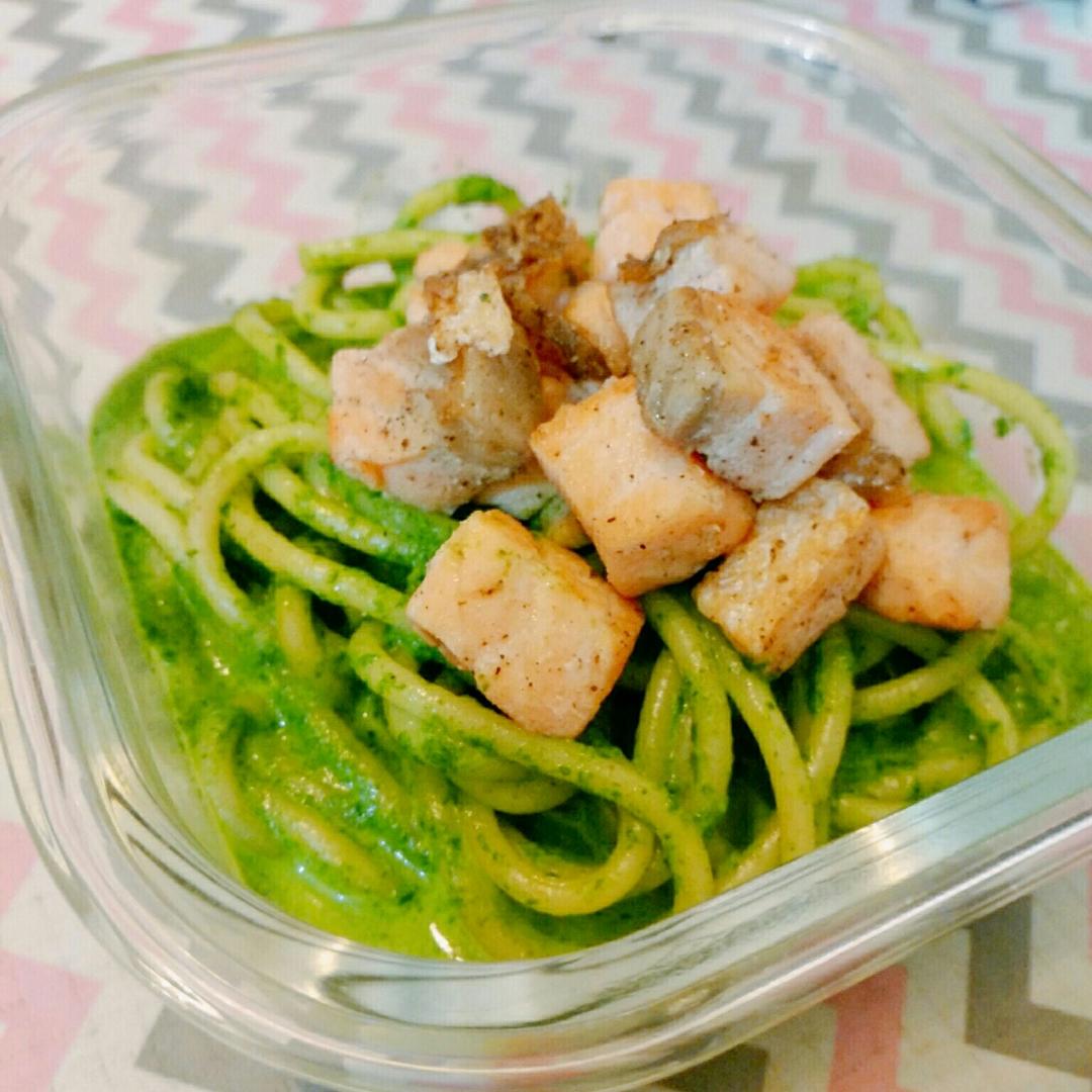 奶油菠菜青酱意大利面