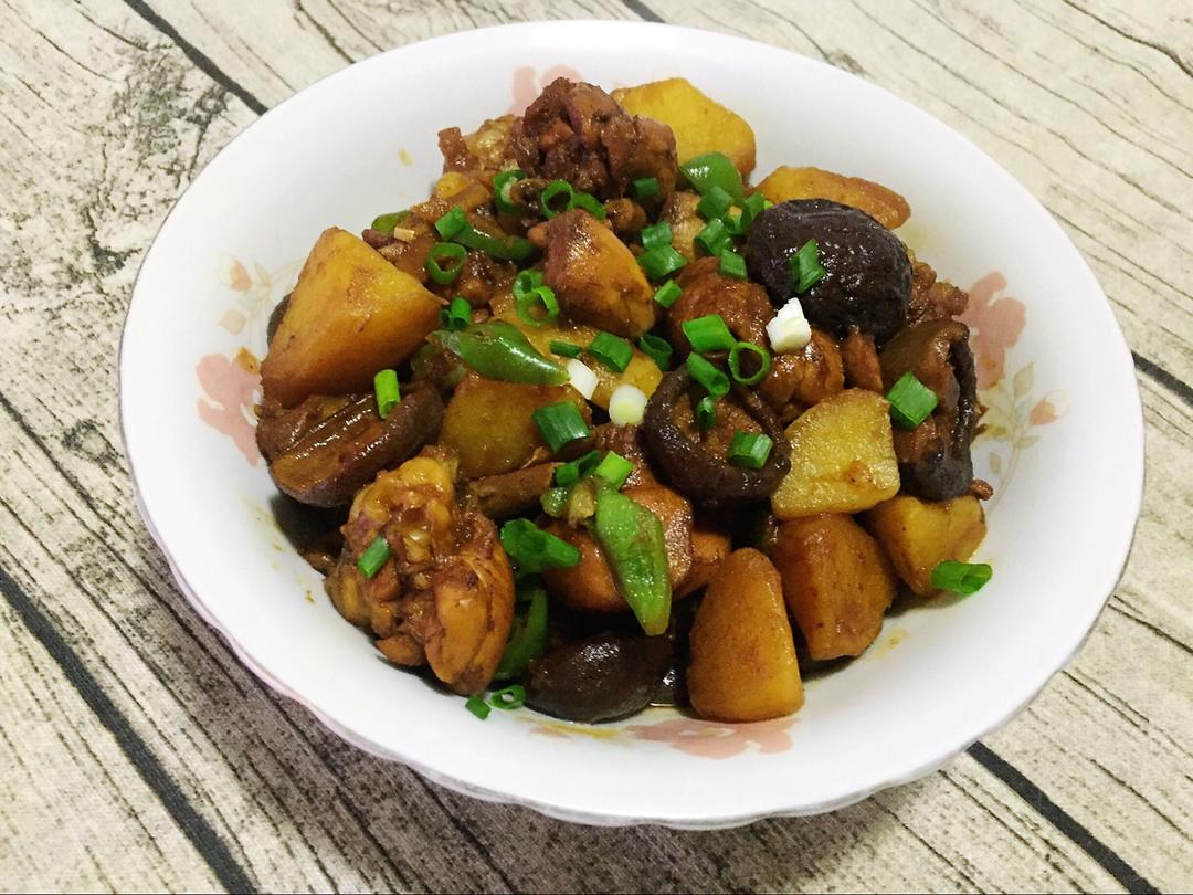 鸡腿炖土豆