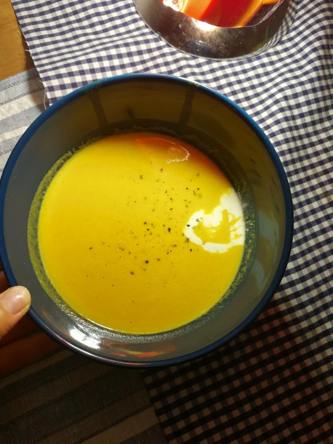奶油南瓜浓汤 Pumpkin soup