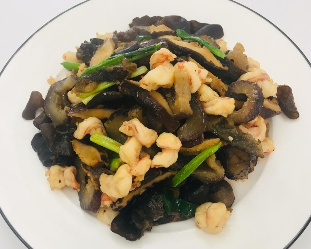 木耳虾仁炒海参的做法