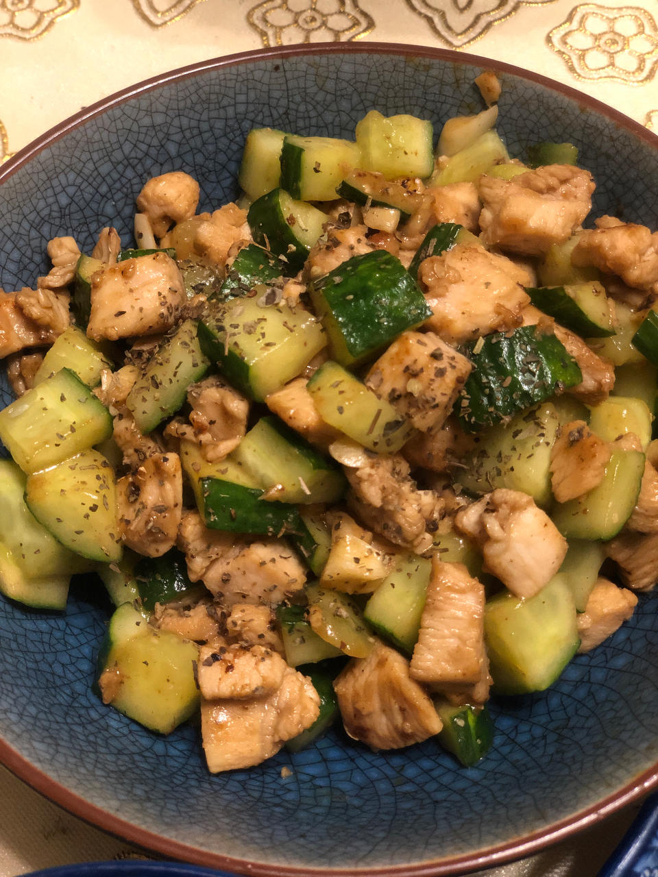 清爽好吃！低脂美味～黄瓜炒鸡胸肉丁