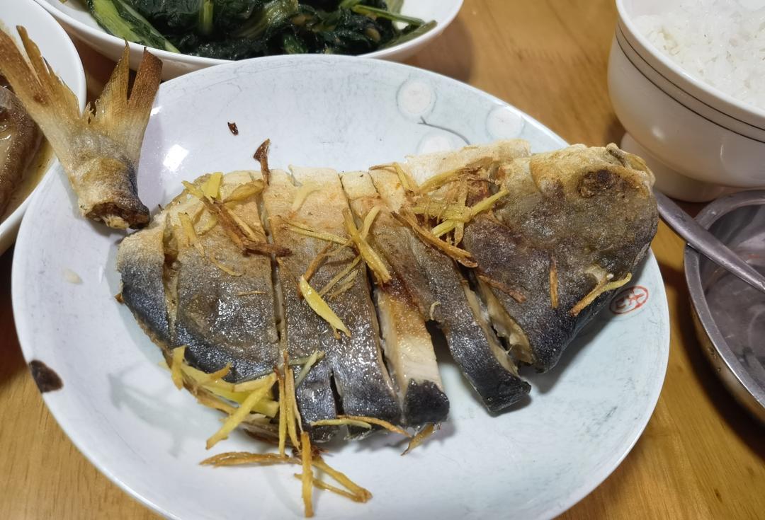 极简极美味——盐煎金鲳鱼