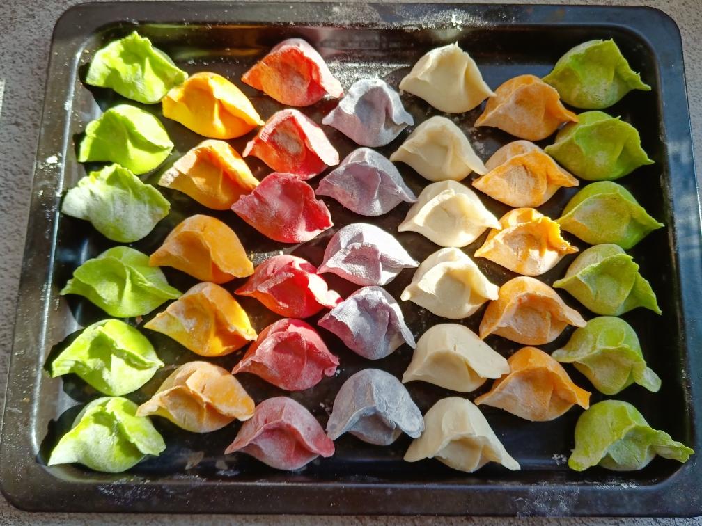 五彩水饺~韭菜虾仁肉馅的做法