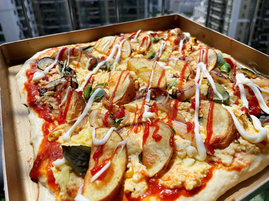 培根薯角鸡蛋沙拉披萨