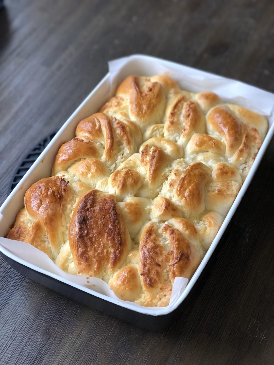 饲养员菜谱#飘香椰丝包的做法