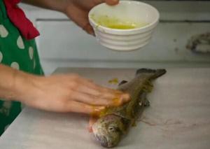 【Rachel khoo】纸包烤鳟鱼（Truite en papillote）的做法 步骤2
