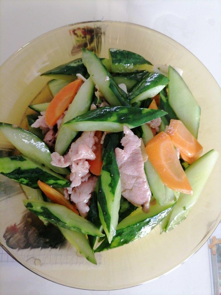厨师长教你：“脆青瓜炒肉”的家常做法，爽脆的口感另一番感受