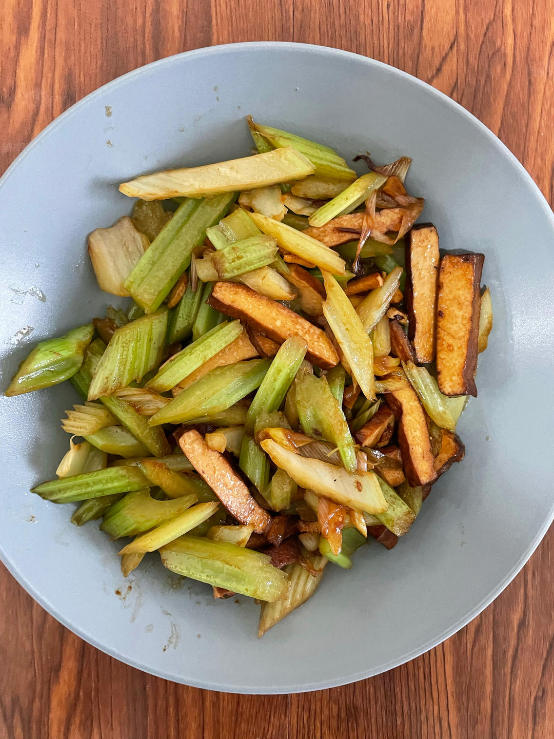 午餐晚餐简单快手下饭菜芹菜炒香干