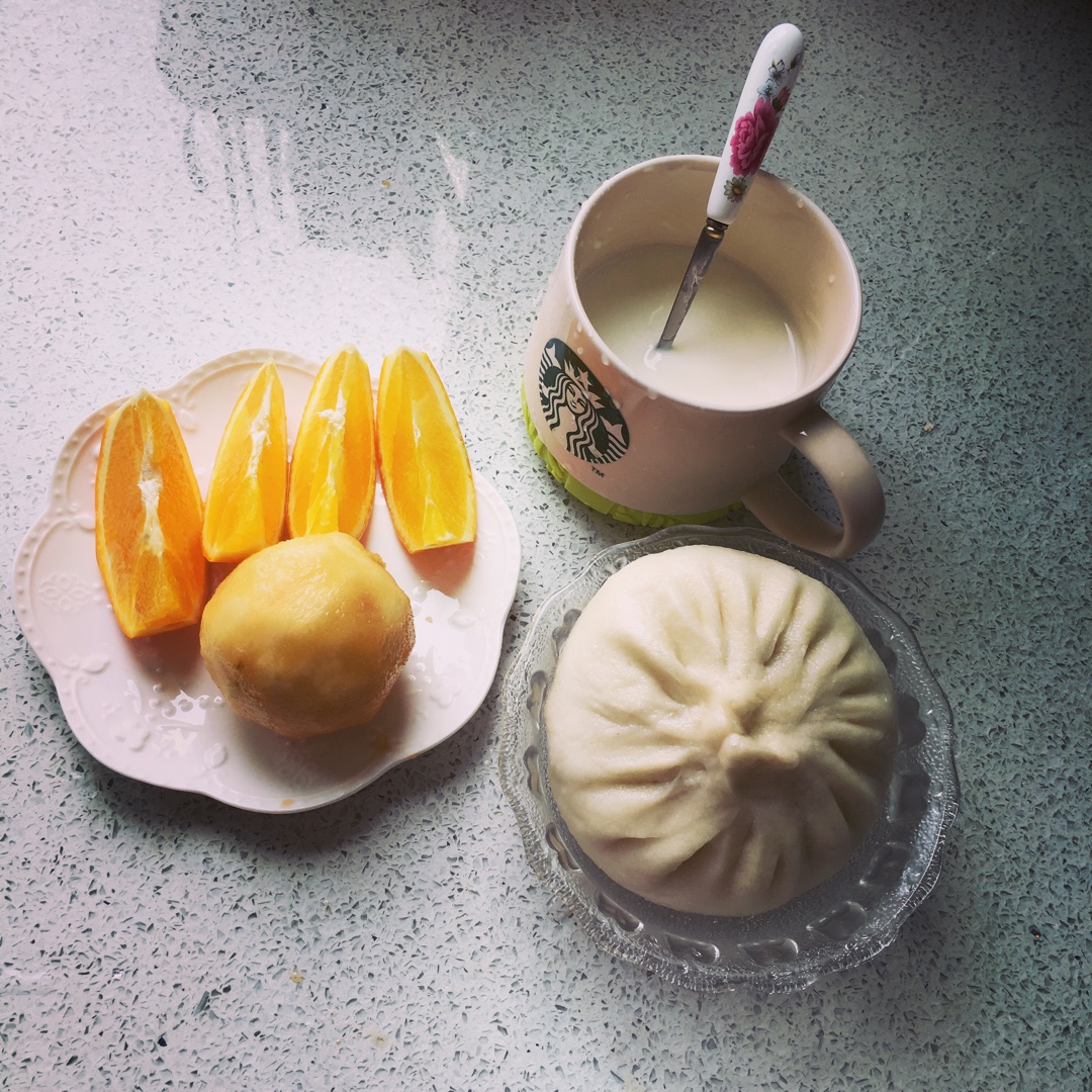 不急不躁吃早餐