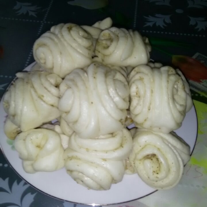 最好吃的火腿葱香花卷—附让葱不变黄的小窍门