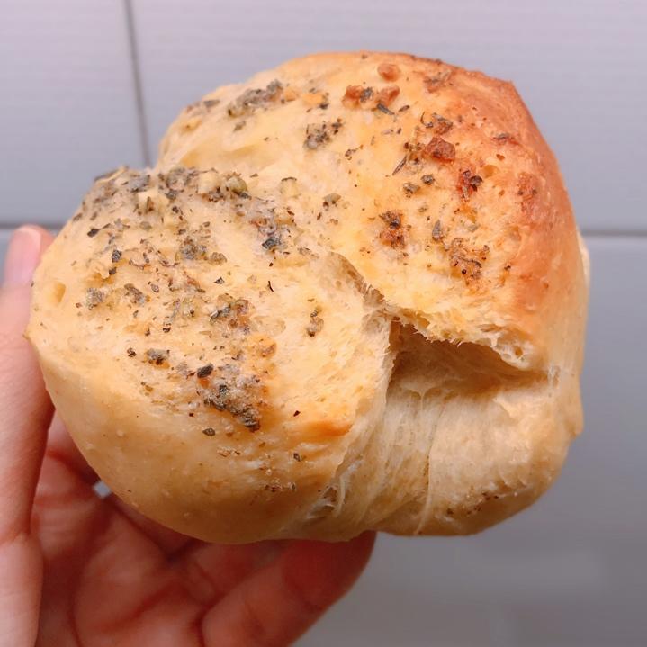 咸香柔和-超软燕麦香蒜面包