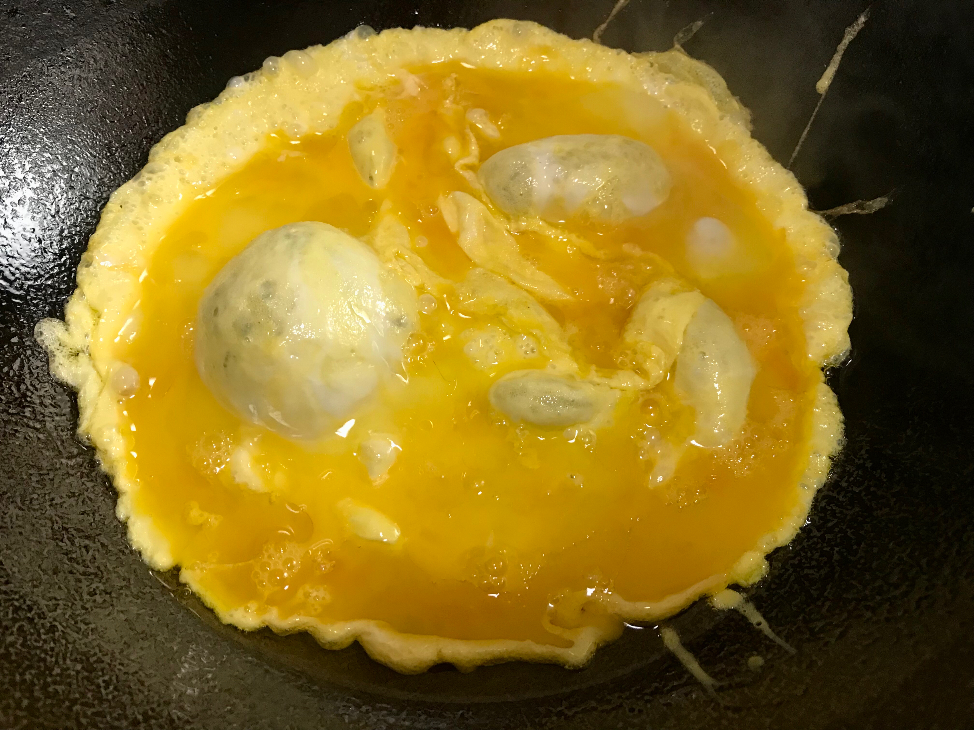 青椒西红柿炒鸡蛋的做法 步骤5