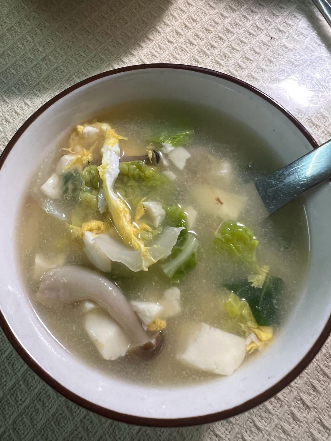 蟹味菇豆腐汤