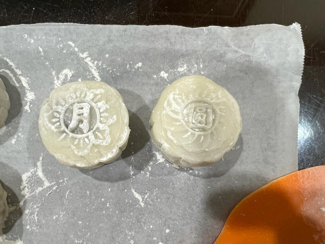 糯叽叽的奥利奥冰皮月饼