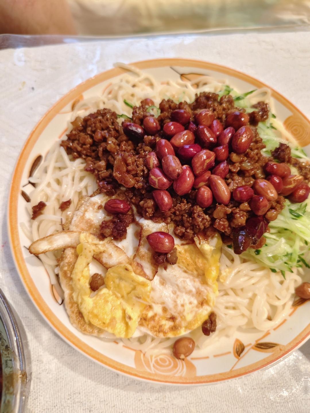 十分钟做好一盘肉酱拌面，太好吃了😋