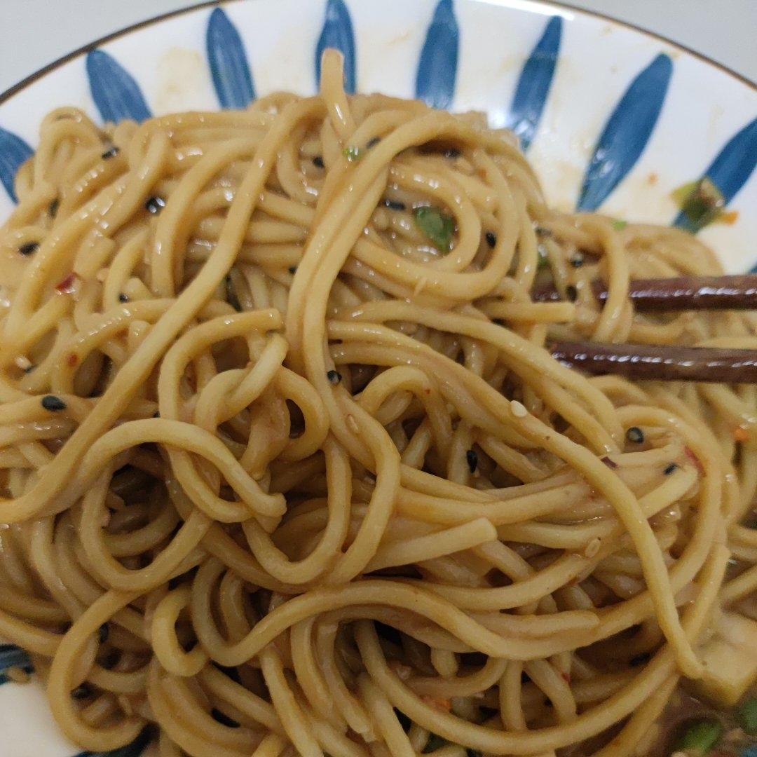 超简单超快手的热干面（小白也可以学会哦）