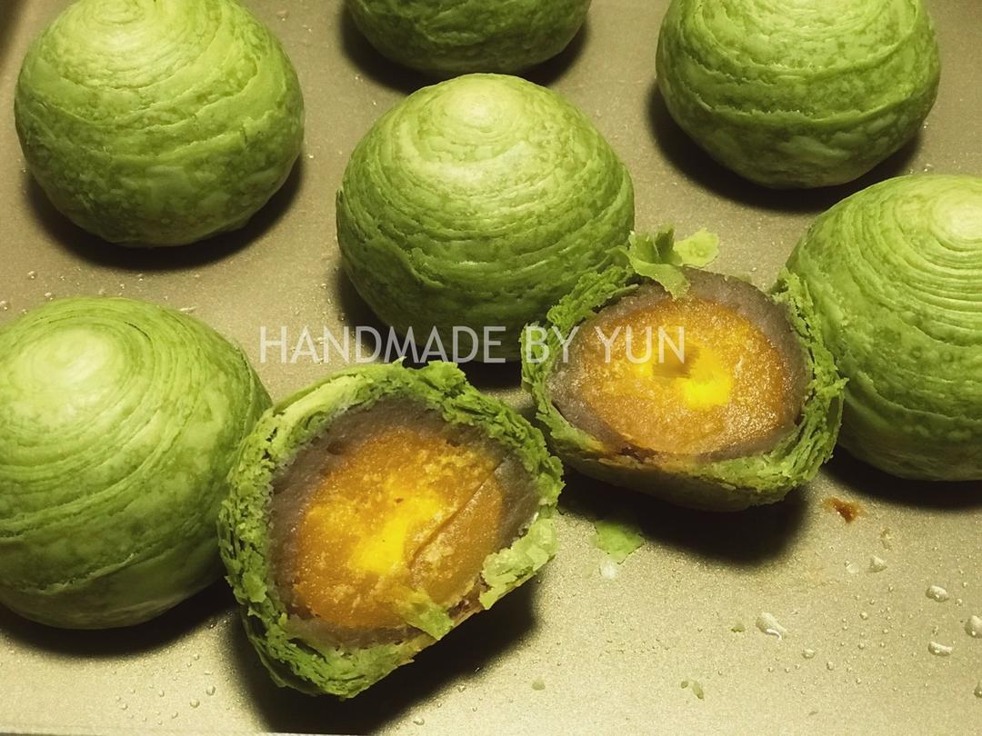千层彩色蛋黄酥
