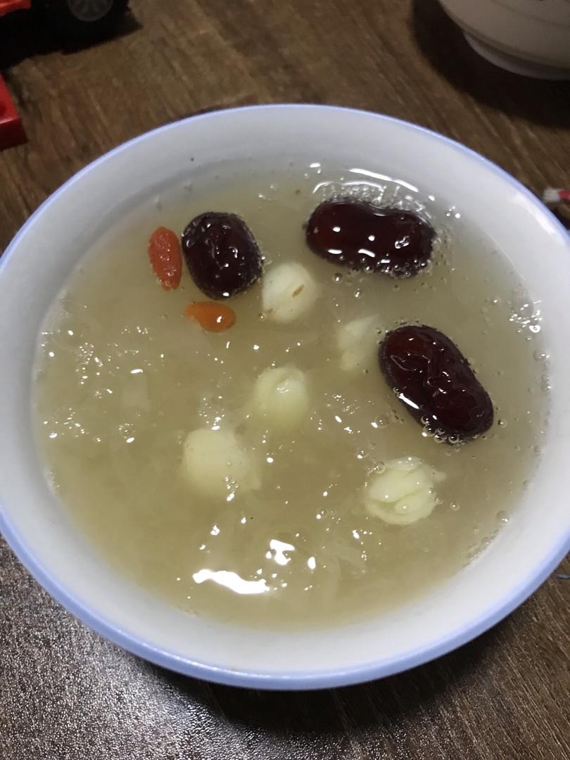 红枣银耳莲子羹（有出胶质、出胶，懒人的电压力锅版）