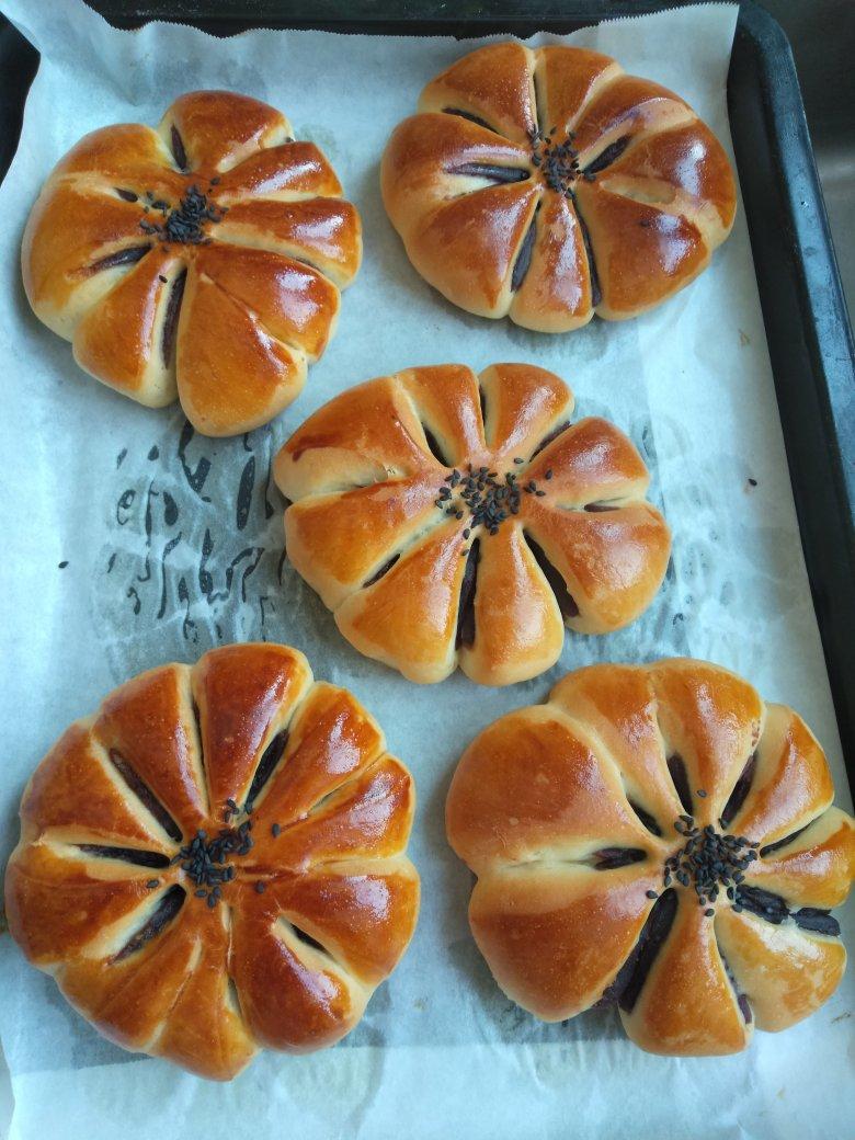 花朵豆沙面包
