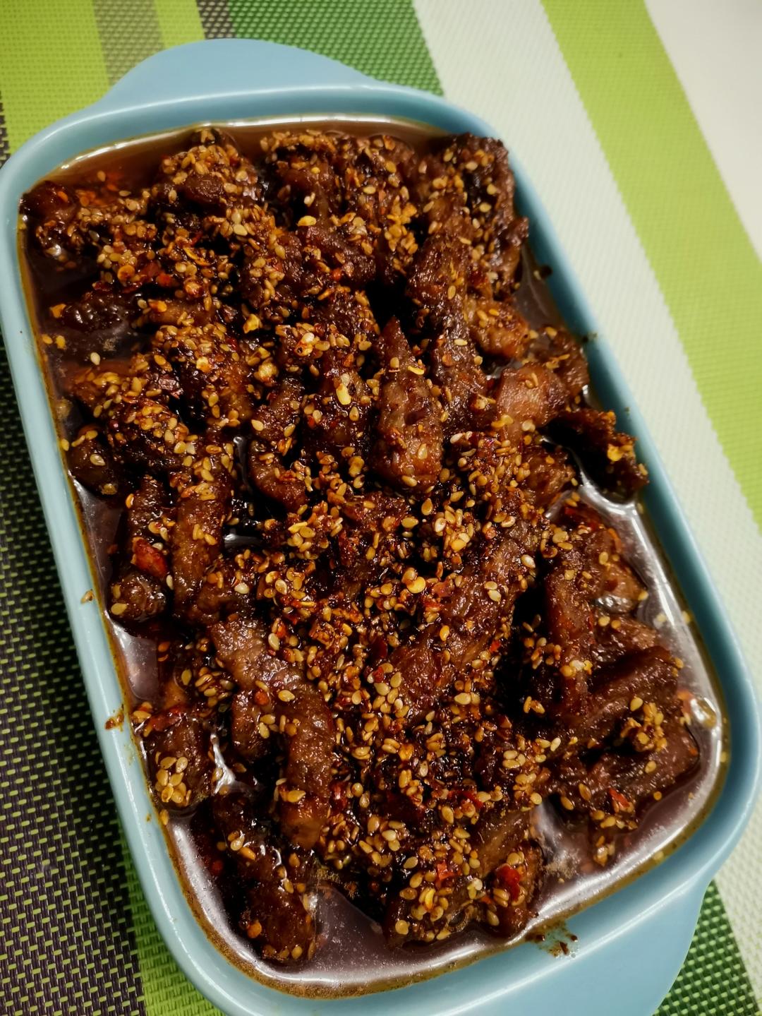 零嘴☺️越嚼越香的“麻辣牛肉干”