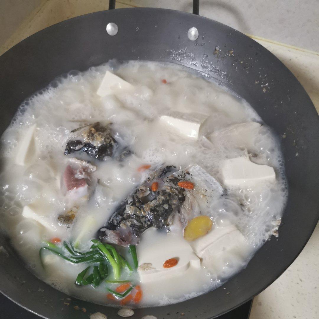 鱼头豆腐汤