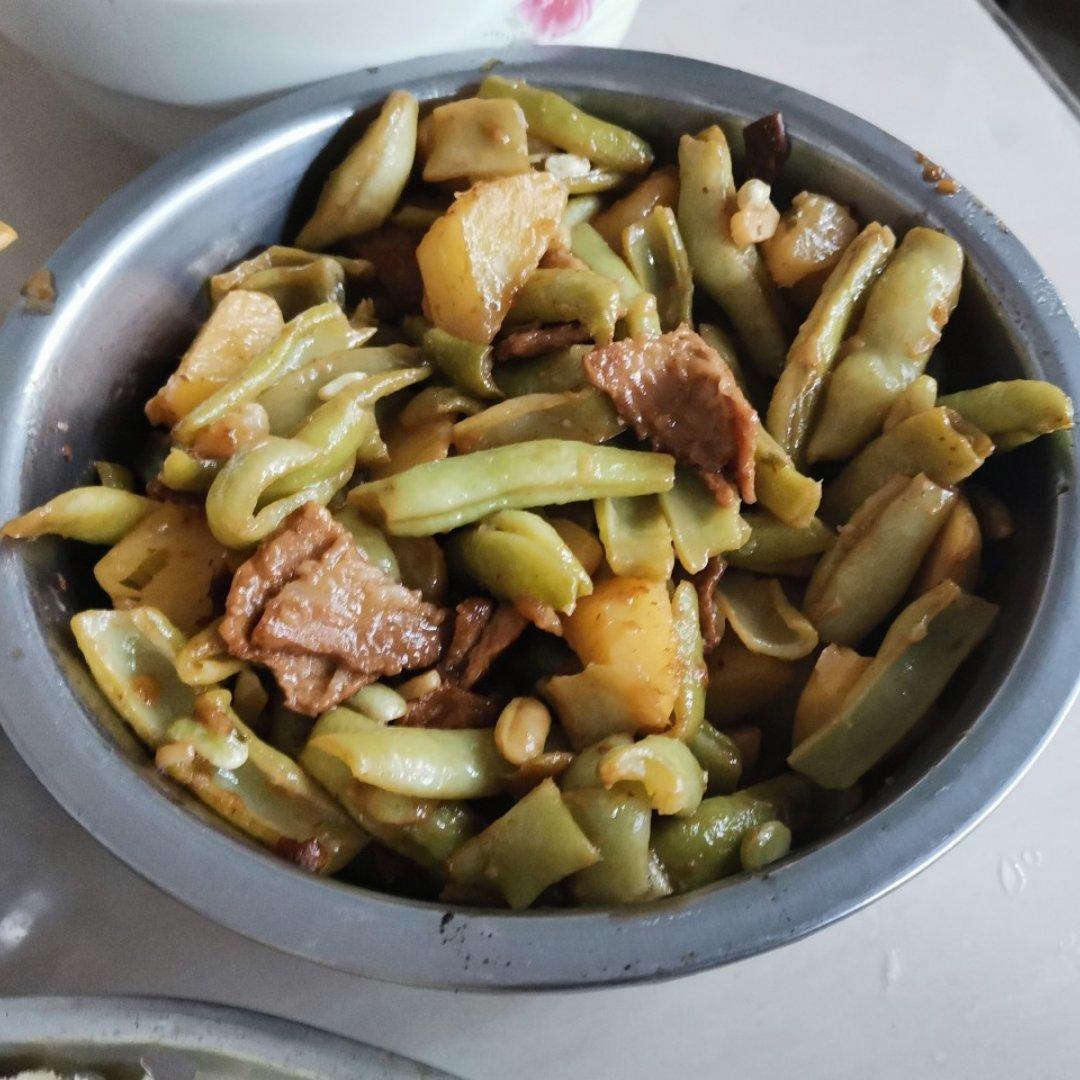 五花肉炖芸豆土豆￨好吃到流泪