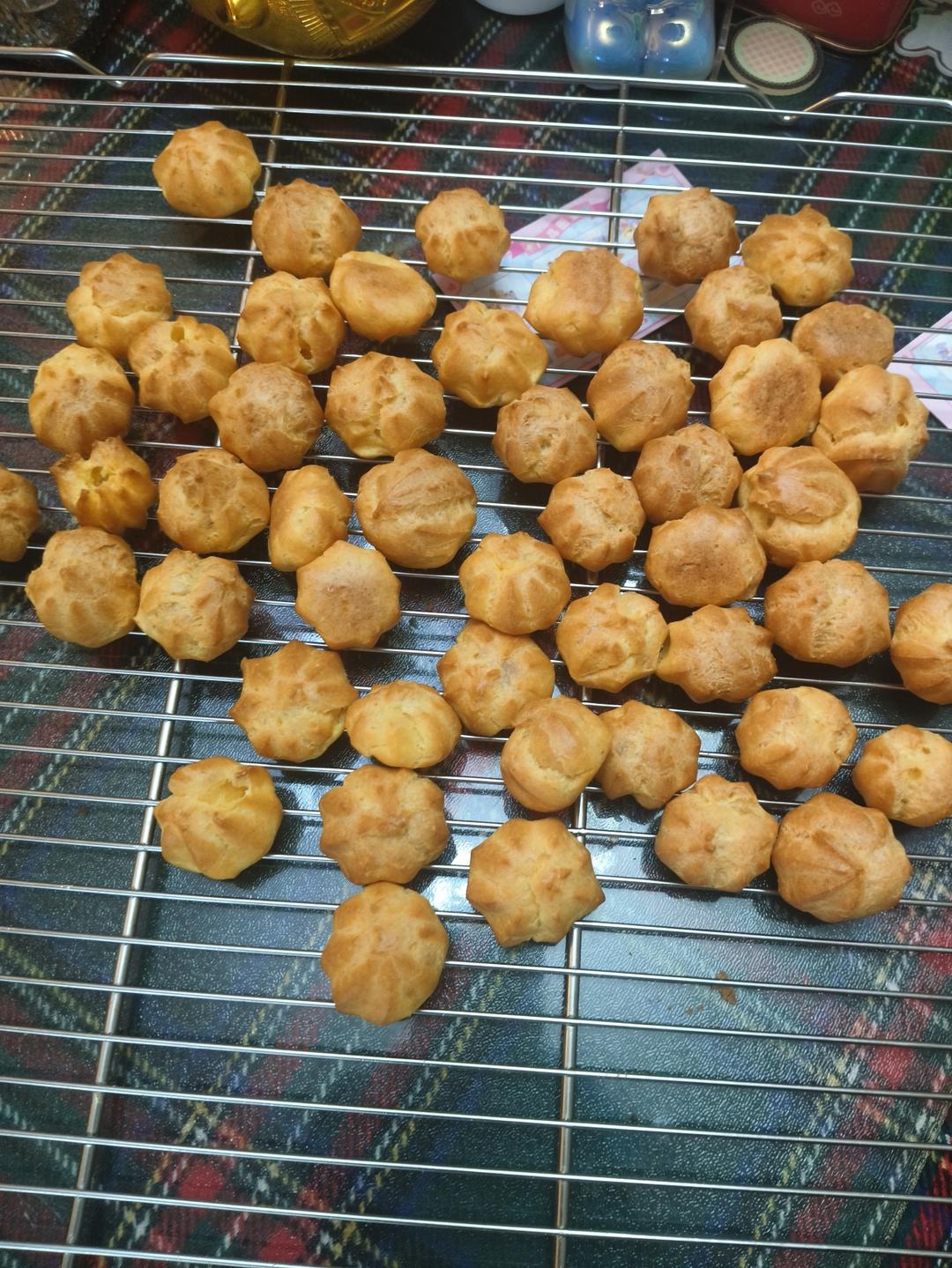 一口一个，香草冰淇淋小泡芙！