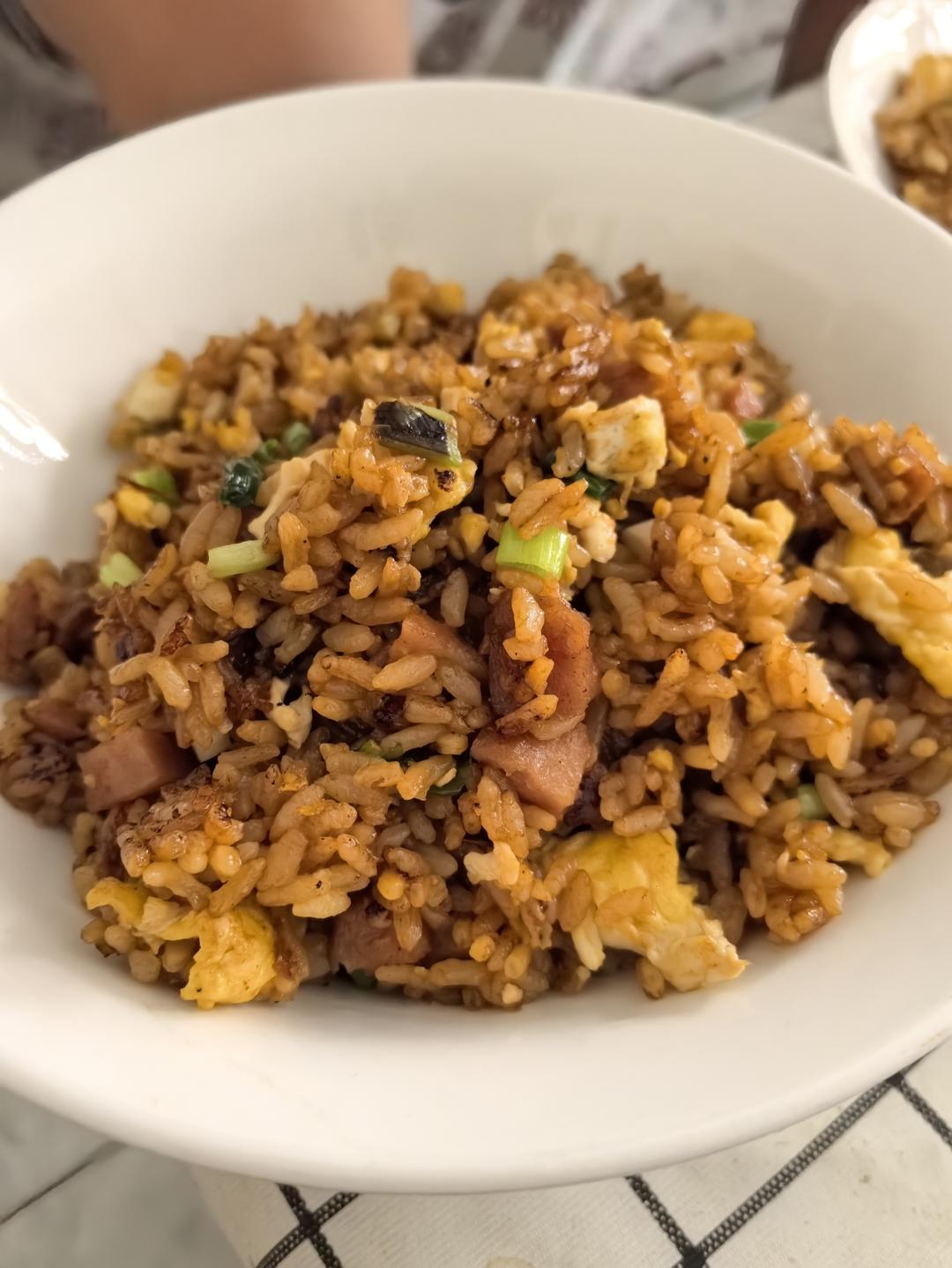 好吃到舔盘的酱油炒饭！