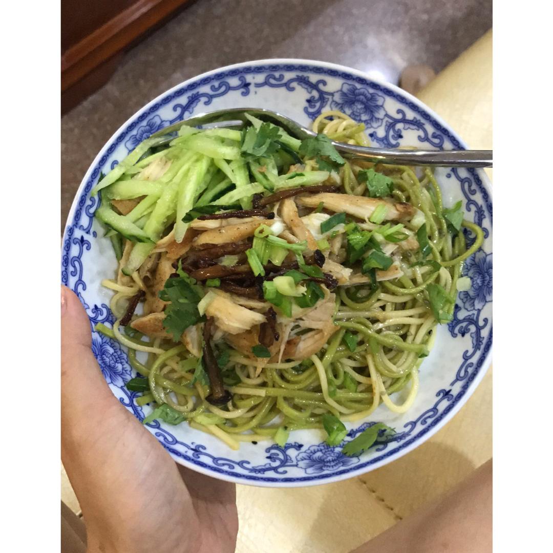 想不好吃都难的——酸甜清爽青柠鸡胸肉凉面！gif小动图