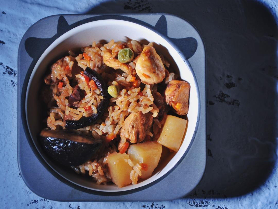【香菇鸡肉焖饭】