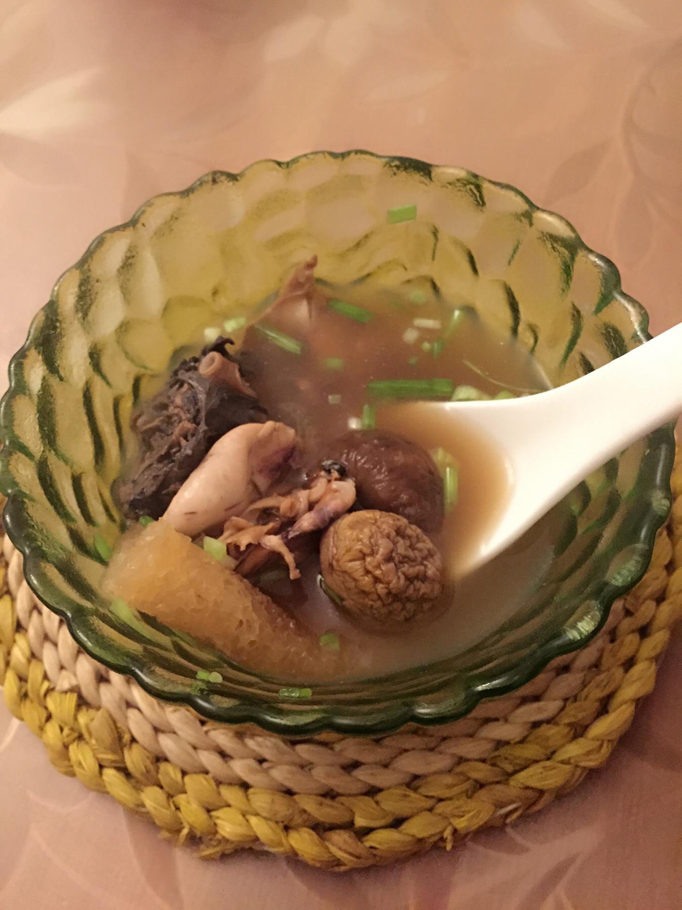 竹荪菌菇墨鱼鸡汤（鲜香美味且大补）