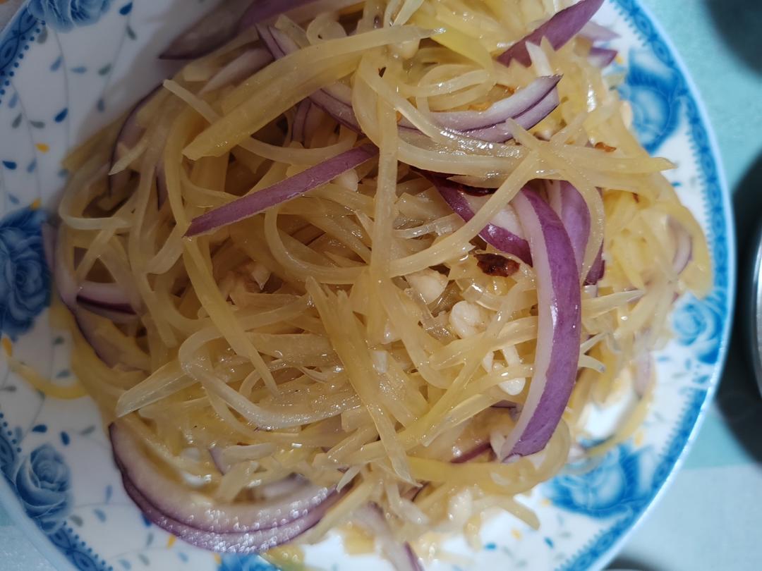 厨师长教你：“炝炒土豆丝”的家常做法，口感爽脆