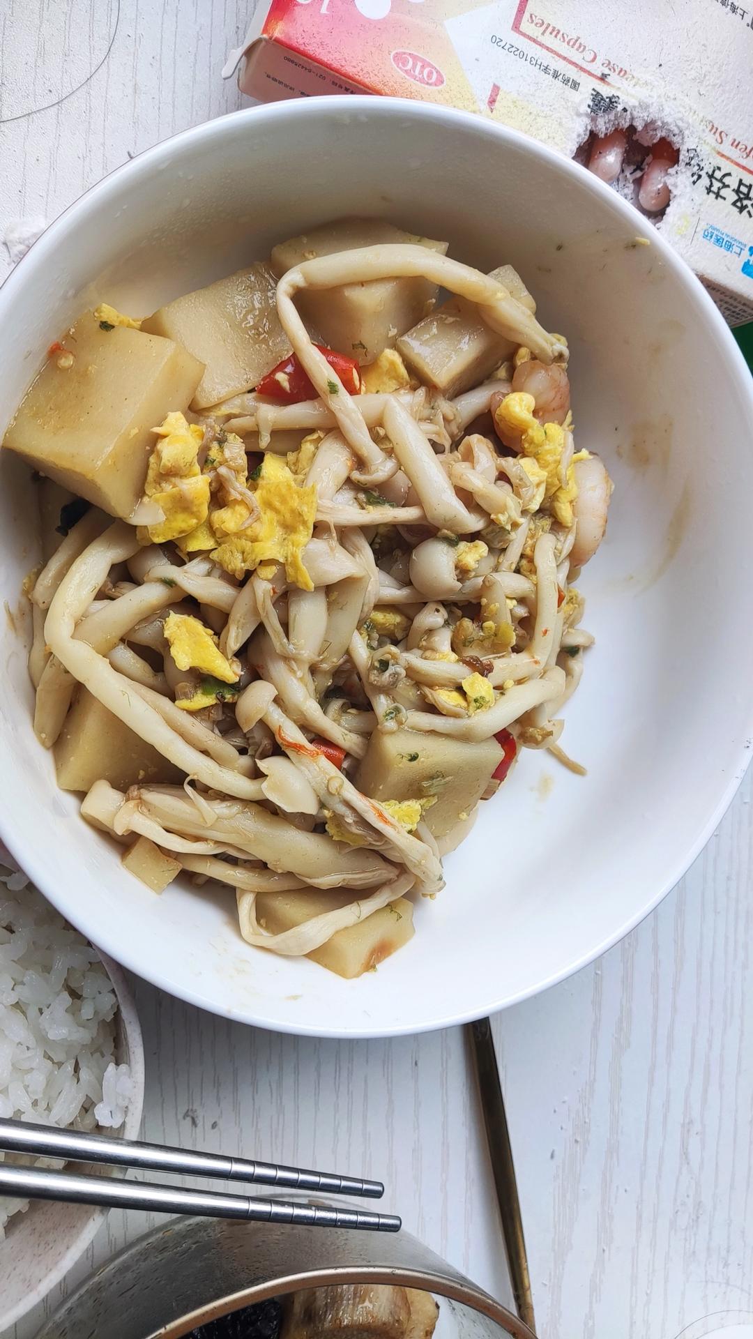 低脂不胖超极鲜~蚝汁海鲜菇鸡蛋炒虾仁