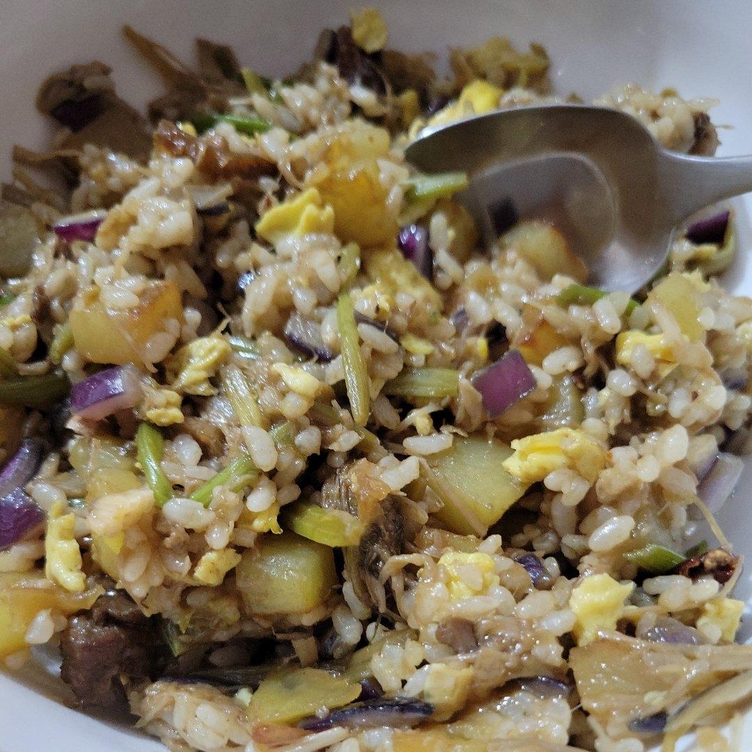 邻居抢着来我家吃土豆香肠炒饭，原来这么香！