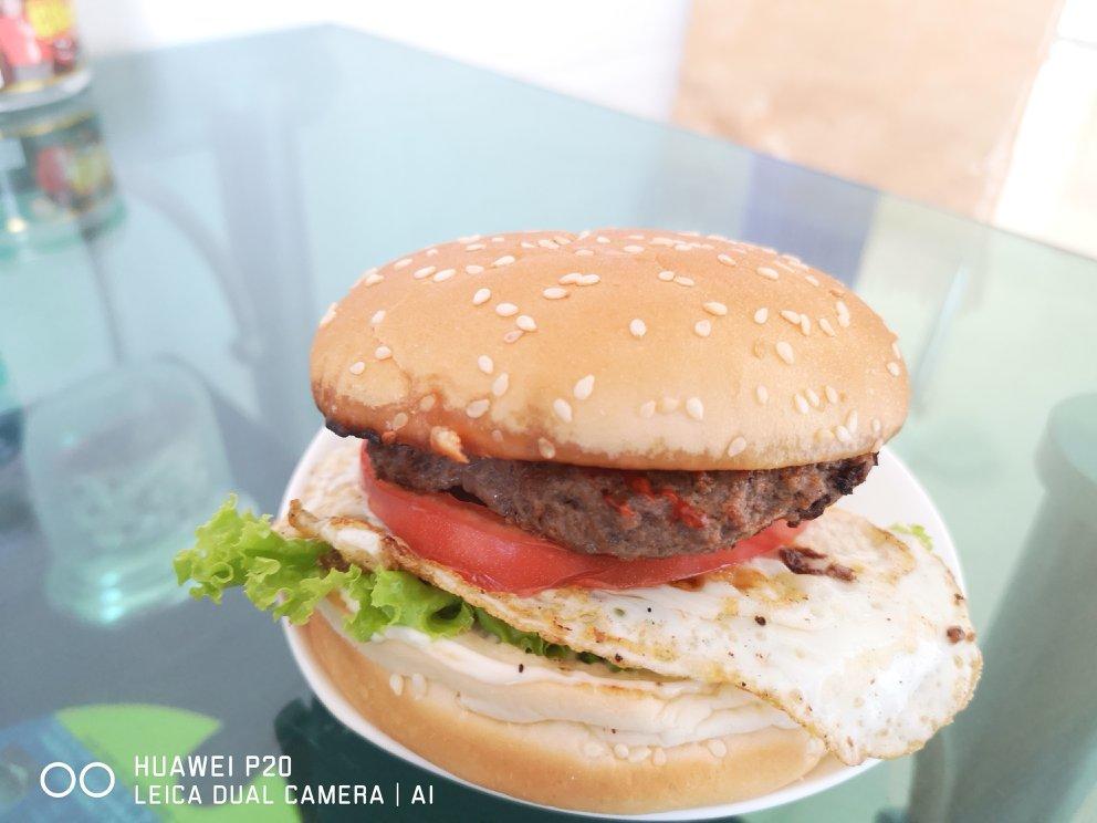 全麦牛肉汉堡包