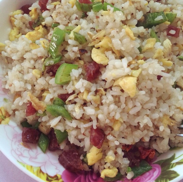 腊肠蛋包饭