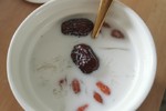百合枸杞红枣牛奶炖燕窝