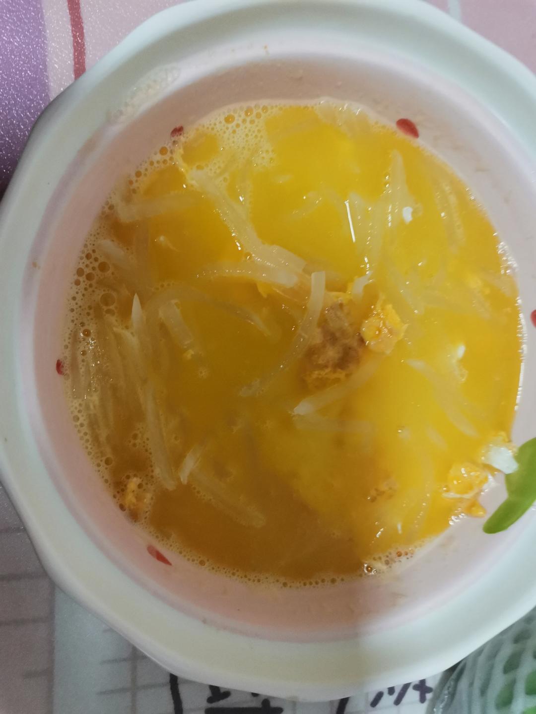 适合宝宝秋天喝的汤·煎蛋白萝卜汤