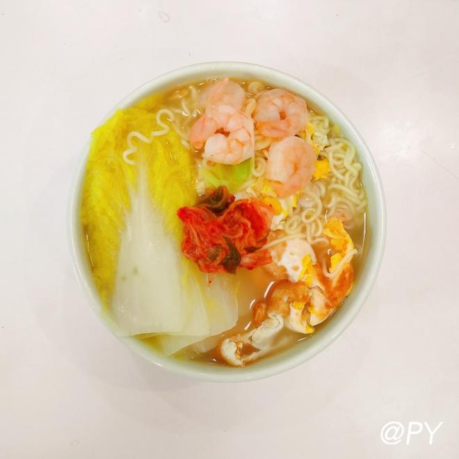 辣白菜鲜虾泡面的做法