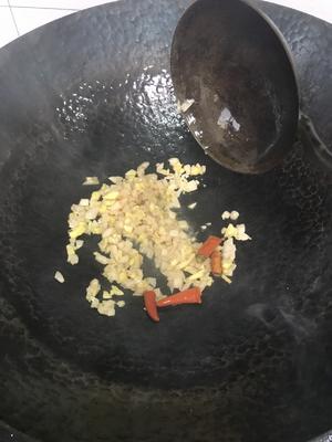 四川泡菜炒扁豆的做法 步骤7