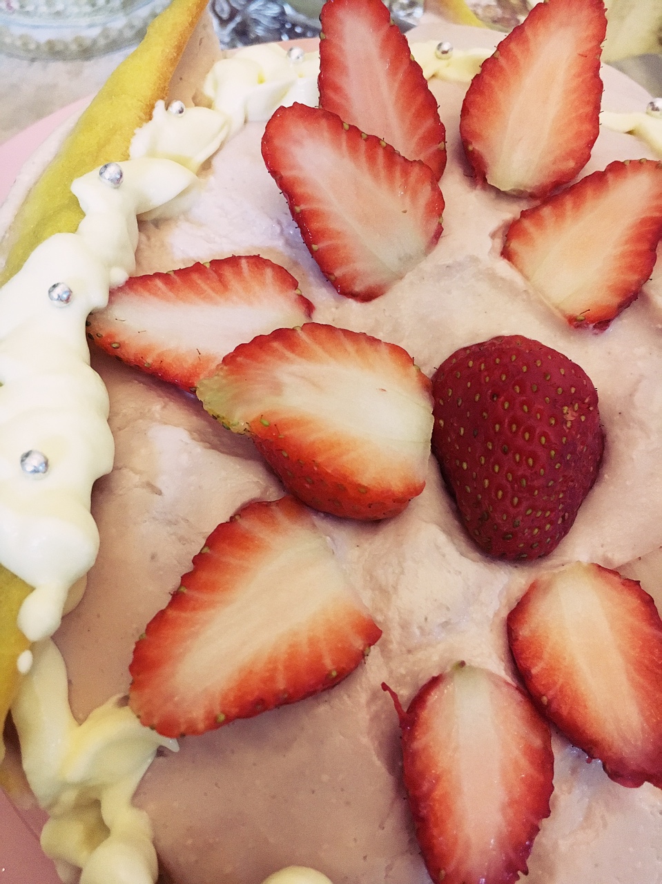 草莓乳酪慕斯蛋糕