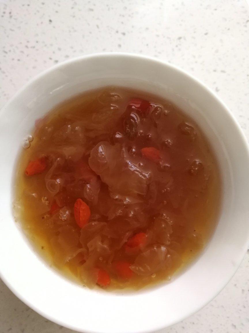冰糖银耳红枣汤