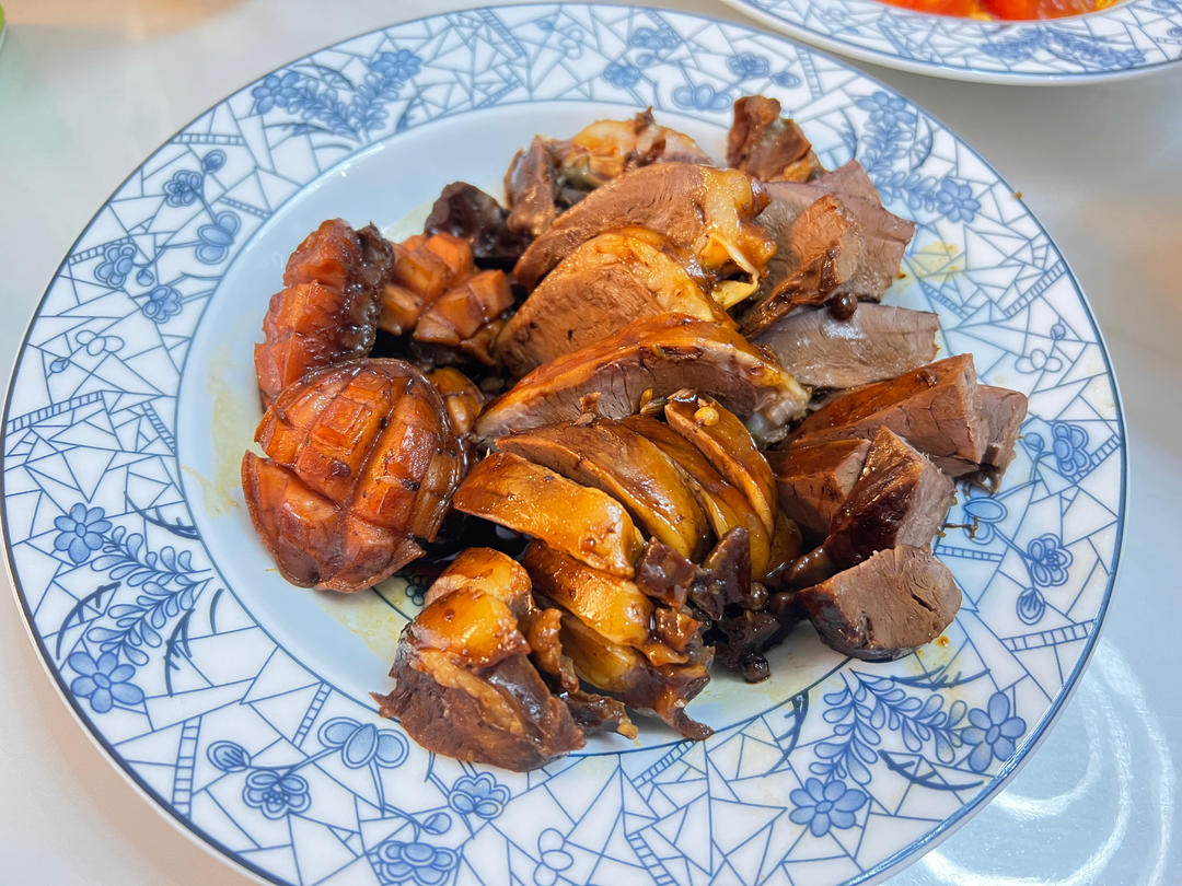 我觉得这是猪身上最好吃的部位，它有着最吸引人的口感柔韧不粘牙