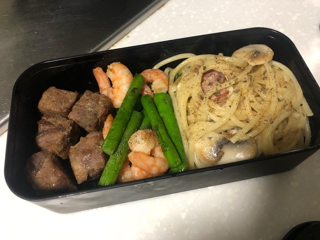 白蘑菇奶油培根意面