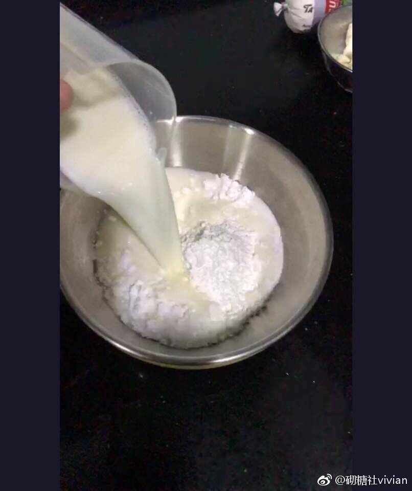 裱花牛奶酱的做法 步骤4
