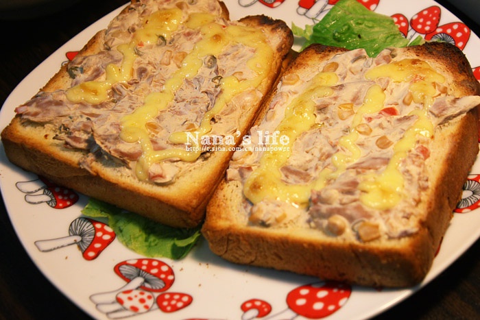 花的懒人料理之鯷鱼风味鲑鱼披萨吐司