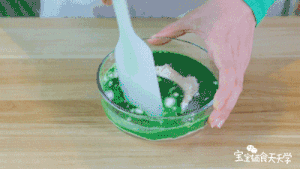 菠菜发糕  宝宝辅食天天学的做法 步骤4