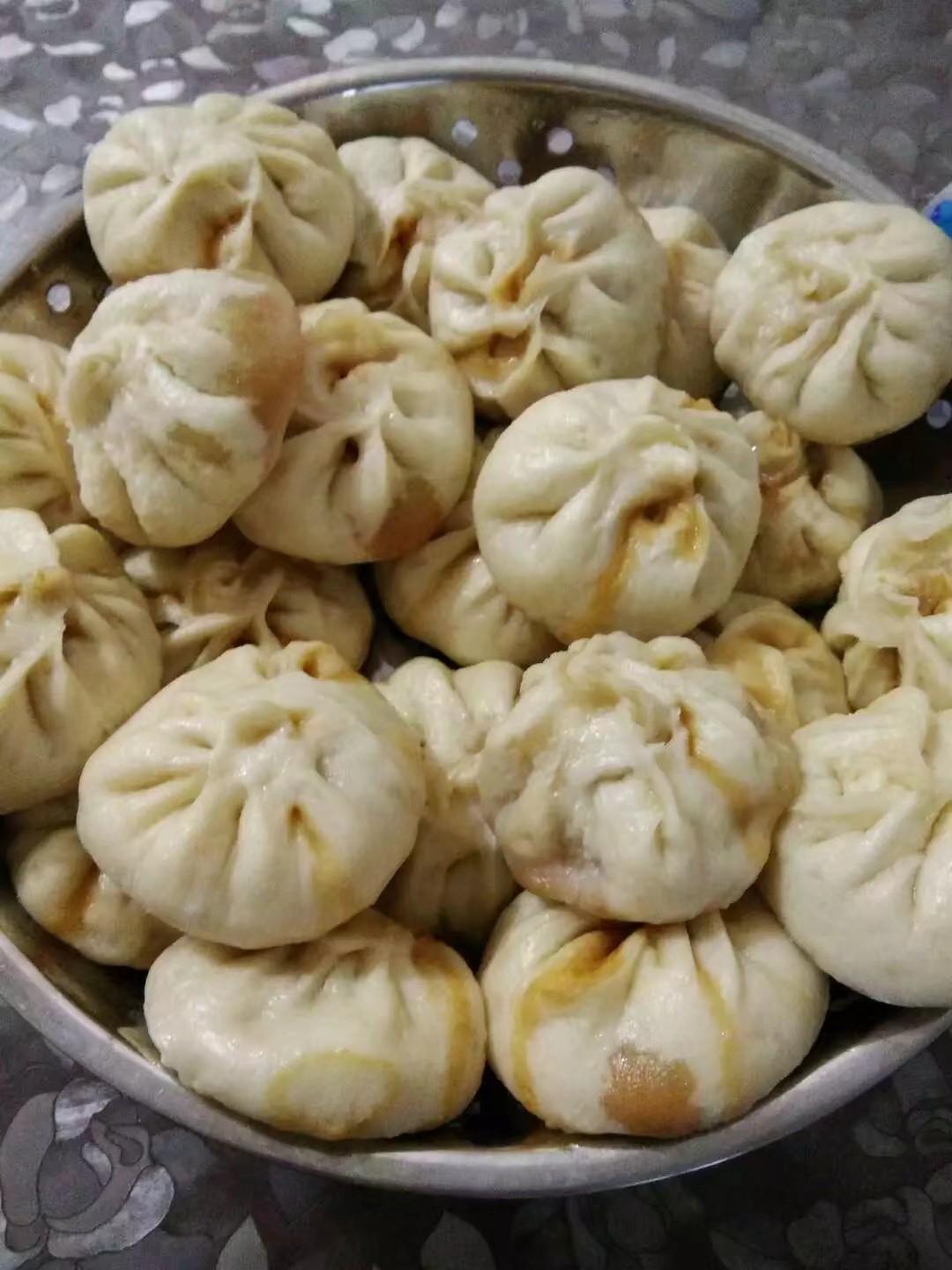 鲜嫩多汁的肉包子