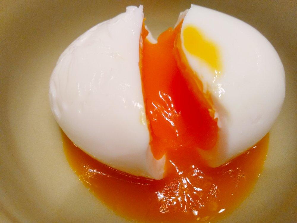 moli厨房做的用黄天鹅鸡蛋煮溏心蛋