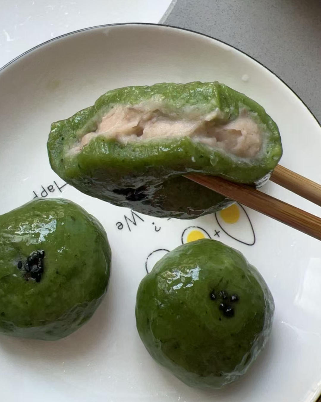 清明必吃的艾草青团